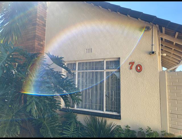 5 BEDROOM HOUSE FOR SALE IN ROBERTSHAM